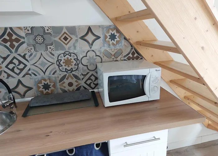 Agréable appartement rénové avec une terrasse vue mer, parking et Wifi gratuit