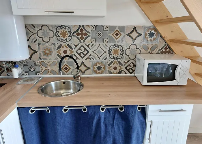 Agréable appartement rénové avec une terrasse vue mer, parking et Wifi gratuit