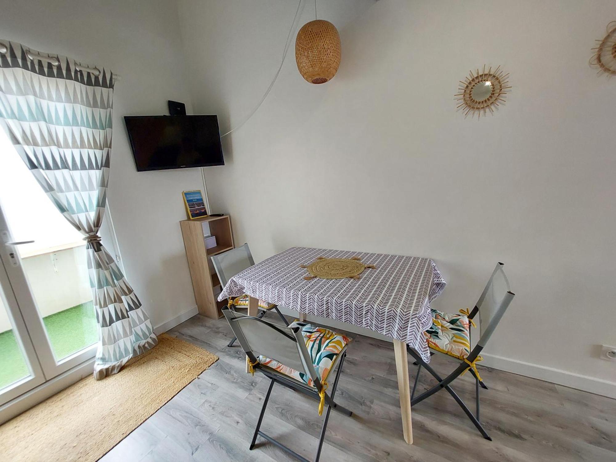 Rénové Avec Terrasse Vue Mer, Parking Et Wifi Gratuit Appartement *
